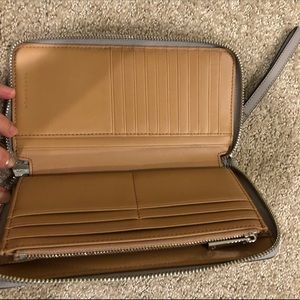 Tory Burch Bags - Tory Burch Parker Zip Continental Wallet Tory Burch Bags - Tory Burch Parker Zip Continental Wallet